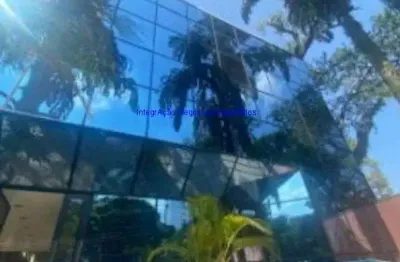 Prédio comercial 1.250m², 04 banheiros, 25 vagas de garagem e piscina adaptável.   excelente localização entre as alamedas tirio, canuri e avenida i