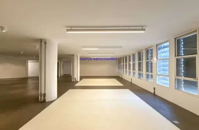Conjunto comercial 331m² e 04 banheiros.  condomínio com recepção e segurança.  excelente localização entre á 4 minutos andando para a estação