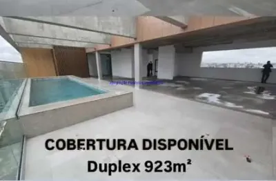 Condomínio com academia com equipamentos technogym, espaço bem-estar com sala de massagem e salão de cabeleireiro, piscinas