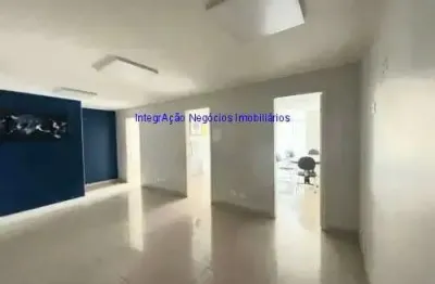 Condomínio com recepção e segurança.  excelente localização á 35 segundos andando para a estação do metrô anhangabaú; próximo as ruas joão adolfo,