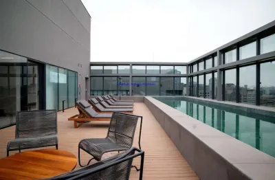 Condomínio com portaria, segurança, piscina, salão de festas e academia.  Excelente localização, á 4 minutos andando para a estação do metrô