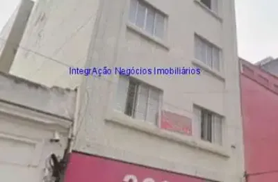 Condomínio com portaria e zelador.  Excelente localização á 5 minutos andando para a estação do metrô São Bento; Entre as Avenidas Ipiranga,