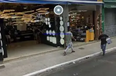 Loja 180m² totais divididos em 90² no piso terréo e 90m² piso superior com 2 banheiros.  Excelente localização, á 7 minutos andando para a Estação