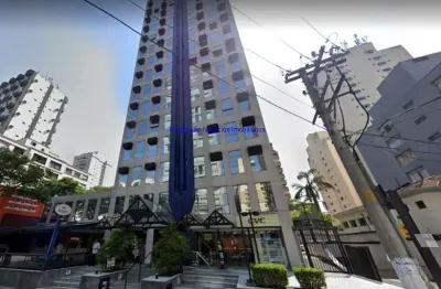 Condomínio com recepção e segurança.  Excelente localização á 6 minutos andando para a estação do metrô Moema; Entre as Alamedas dos  Maracatins,