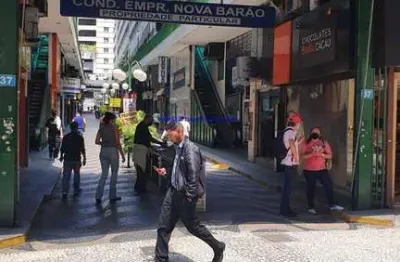 Loja 25m², 01 banheiro.  Condomínio com segurança.  Excelente localização á 4 minutos andando para a estação do metrô Anhangabaú;