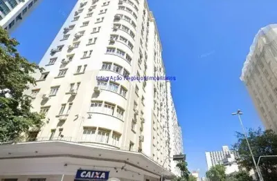 Condomínio com recepção e segurança.  Excelente localização, à 5 minutos andando para a Estação do Metrô Sé, entre as Rua da Gloria e Largo