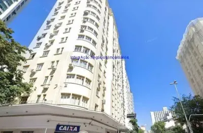 Condomínio com recepção e segurança.  Excelente localização, à 5 minutos andando para a Estação do Metrô Sé, entre as Rua da Gloria e Largo sete