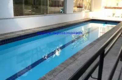 Condomínio com portaria 24hrs, piscina, salão de festa, sala de ginástica, academia e sauna.  Excelente localização á 6 minutos andando para a estação