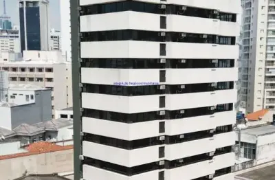 O edifício oferece infraestrutura completa para operações corporativas: elevadores, sistema de ar-condicionado e gerador de emergência.