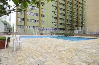 Condomínio com portaria 24h, piscina e quadra poliesportiva, Salão de festa e biblioteca.   Excelente localização, à 9 minutos andando para a Estação