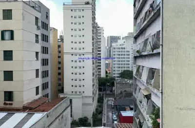 Apartamento Studio 32m², 01 dormitório e 01 banheiro.  Condomínio com segurança e portaria.  Excelente localização