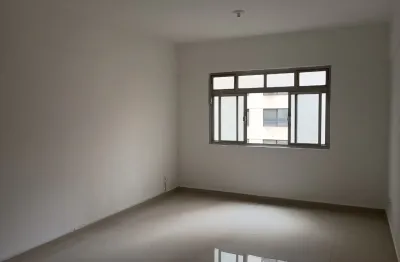 Apartamento aconchegante e com excelente localização à venda.