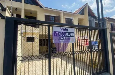 Sofisticação e conforto: sobrado impecável - 3 dorms, suíte, churrasqueira e sótão!