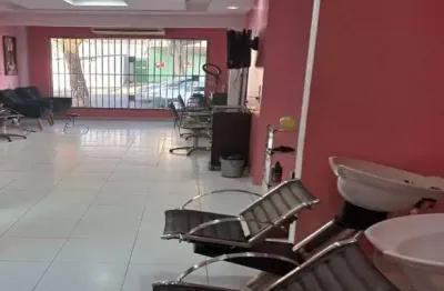 Ponto comercial na  tv. 9 de janeiro. área total de 230m². 03 vagas de garagem
