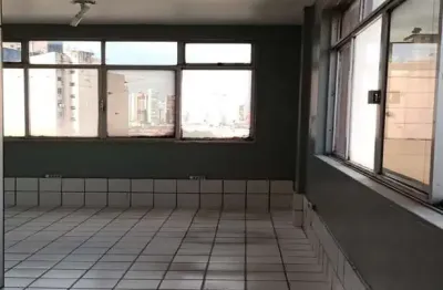 Sala comercial , medindo 34m², nascente, no centro comercial.