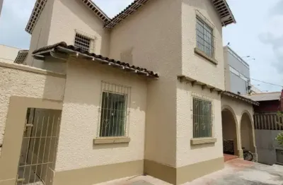 Casa comercial/residencial de 2 pavimentos na veiga cabral! área total de 354m². 8 vagas de garagem.