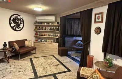 Cobertura triplex no bairro de batista campos com vista pra baía! área privativa de 430m². 2 vagas de garagem.