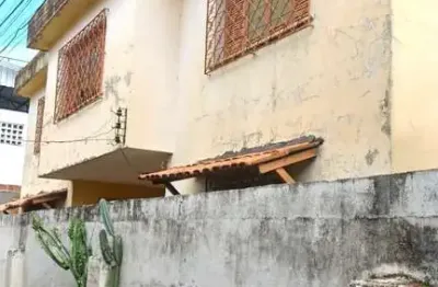 Casa de 2 pavimentos em vila fechada! área total de 117m² nascente.