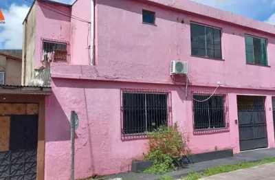 Casa de 2 pavimentos com 7 quartos sendo 2 suítes! área privativa de 254m². 01 vaga de garagem.