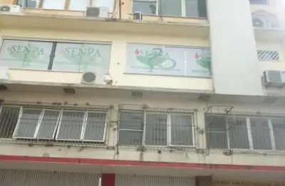 Sala comercial no ed. américo nicolau da costa localizada na rua santo antônio. medindo 45,00m².