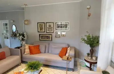 -cop 30 - casa de 2 pavimentos com 4 suítes no greenville 1! -área privativa de 600m². -02 vagas de garagem. -nascente.