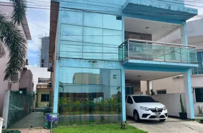 Casa de 2 pavimentos com 4 suítes no condomínio cidade jardim 2! área privativa de 320m². 01 vaga de garagem.