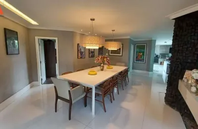 -cop 30 - casa de 2 pavimentos  com 5 suítes no greenville 2! -área total de 600m². -4 vagas de garagem. -nascente.