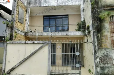 Casa de 2 pavimentos com 5 quartos sendo 4 suítes no bairro da campina! área privativa de 454m². 02 vagas de garagem. nascente.