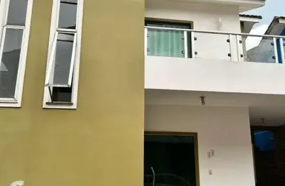 Casa de 2 pavimentos no condomínio renascer. área privativa de 114m². 01 vaga de garagem. nascente.