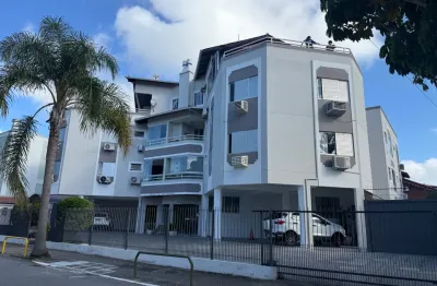 Apartamento 01 dormitório em canasvieiras há uma quadra do mar