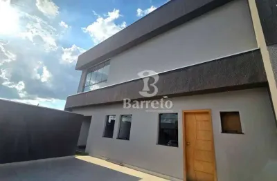 Casa moderna com 2 suítes, sacada e quintal com churrasqueira no Portal de Versalhes!!