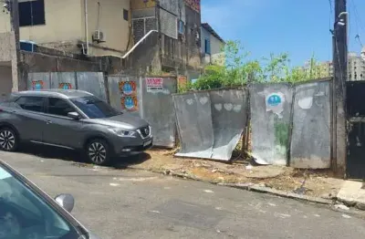 Excelente terreno escriturado em área residencial com 300m² de fácil acesso.