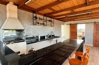 Excelente cobertura, nascente, 140m², vaga de garagem, vista livre, energia solar.