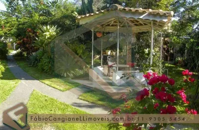 Chácara de 1000 mts² dentro do centro de Piracaia, móvel raro, ótima negocio para quem quer espaço e lazer e morar no centro com perfeita localização.