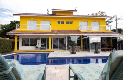 Casa pé na água na represa de Piracaia, localização privilegiada de represa, montanha, pôr do sol e paisagem panorâmica.