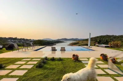 Experimente um novo padrão de vida. Imagine-se em uma casa que abraça a natureza, onde cada detalhe foi pensado para proporcionar conforto e bem-estar