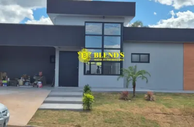 Casa dos sonhos em condomínio fechado   são 3 suítes com excelente espaço.