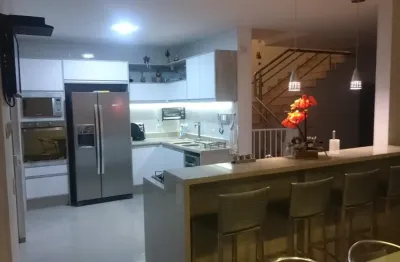 More no bairro mais charmoso de balneário camboriú e frequente a praia brava