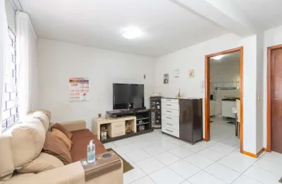 Sobrado à venda em condomínio no bairro alto em curitiba com sala comercial