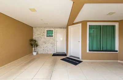 Sobrado com 3 quartos de frente para rua a venda no Boqueirão em Curitiba