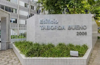 Apartamento 3 quartos, reformado em conceito aberto, no agua verde, em curitiba