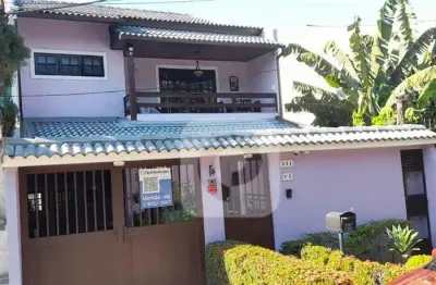 Linda e maravilhosa casa em condomínio, tranquilidade e conforto