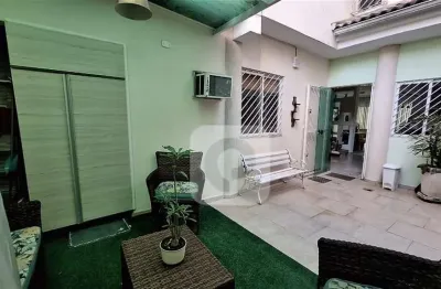 Casa de vila duplex com  3 quartos sendo 2 suítes com 192 m² na tijuca