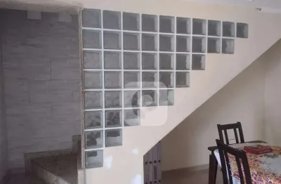 Vendo casa com 05 quartos e piscina, excelente oportunidade.