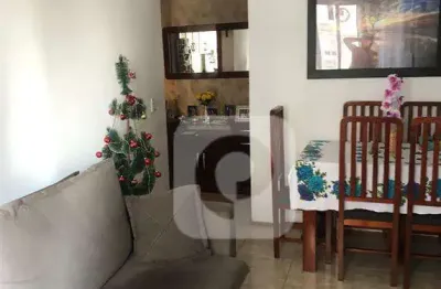 Patrimóvel vende excelente 2 quartos no barra sul, lateral mar, sol manhã, reformado.