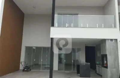Casa tríplex condomínio fechado 4 suítes com closet piscina churrasqueira a venda