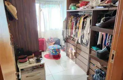 Apartamento à venda com 178 metros quadrados, 3 quartos e 2 vagas na garagem.