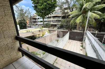 Casa no recreio dos bandeirantes a minutos a pé do praia.