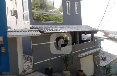 Casa de condomínio à venda com 3 quartos 2 suítes 220 m² por r$ 540.000