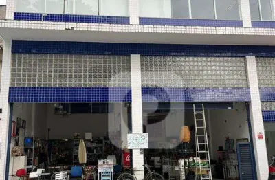 Loja ampla no térreo/2 salas grandes no andar superior + cobertura